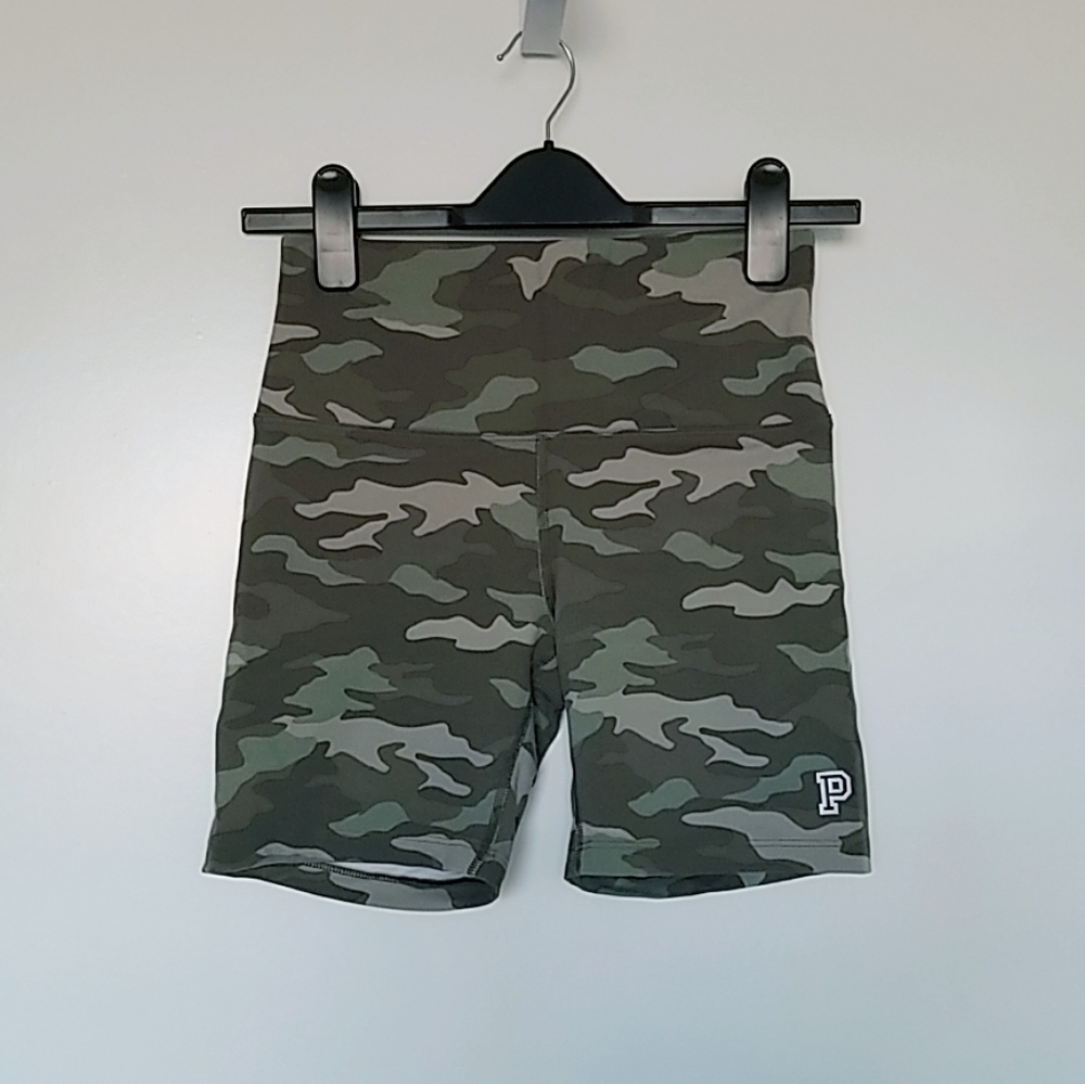PINK Victoria's Secret Camo Bike Shorts Size Small